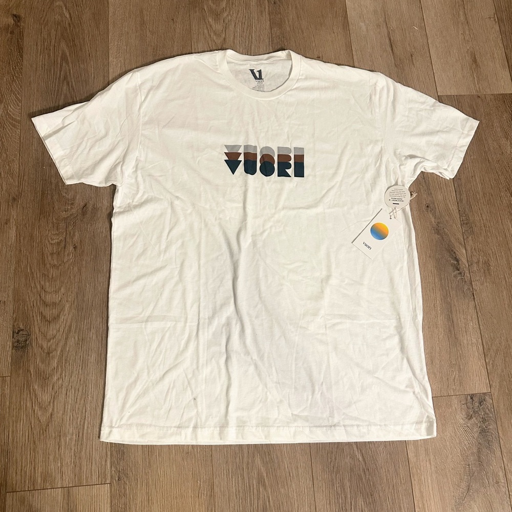 NWT Vuori logo tee